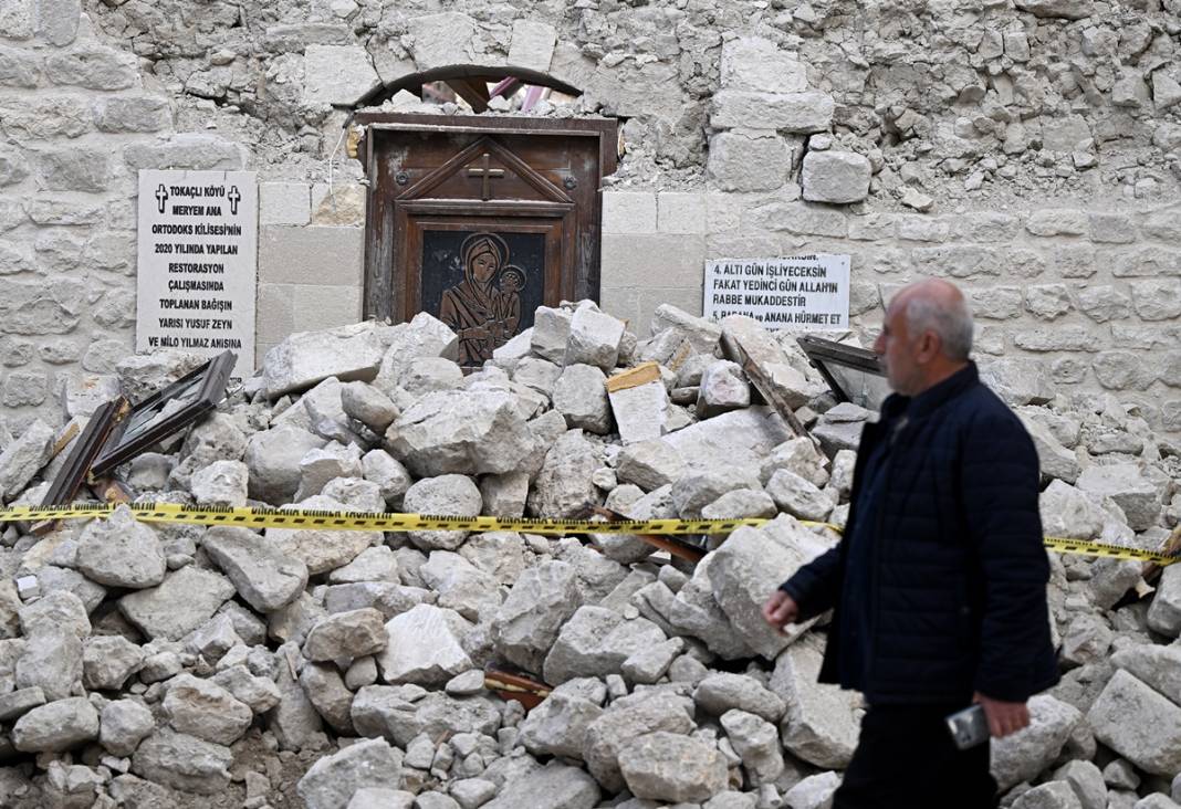 Önünden geçerken gözyaşlarını tutamıyorlar! Hatay'da sağlam kültürel yapı neredeyse kalmadı 3